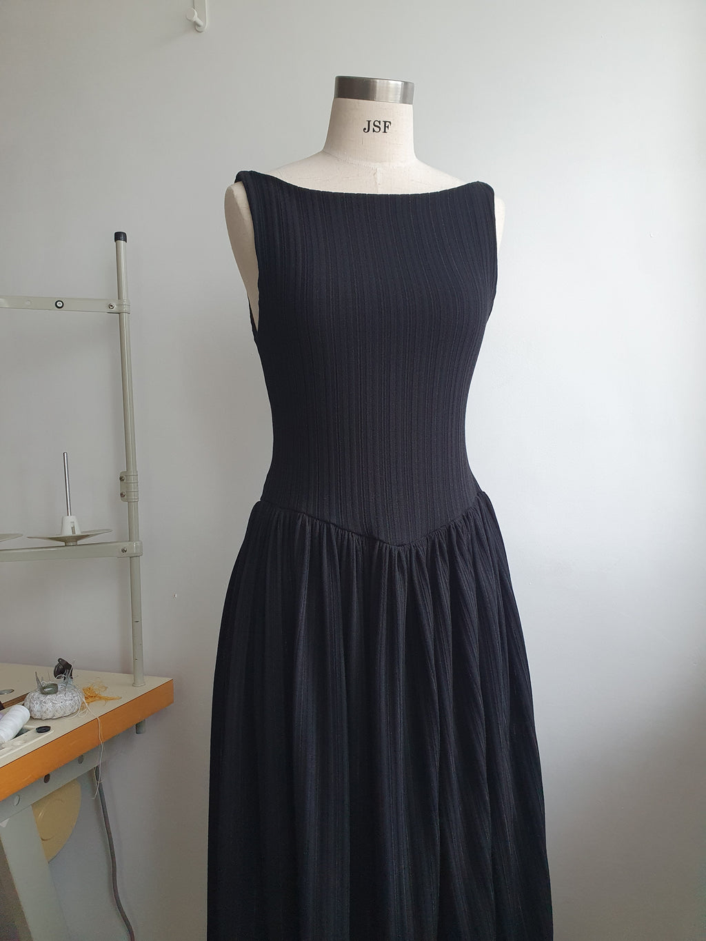 Carrie - Boat neck dress - Black