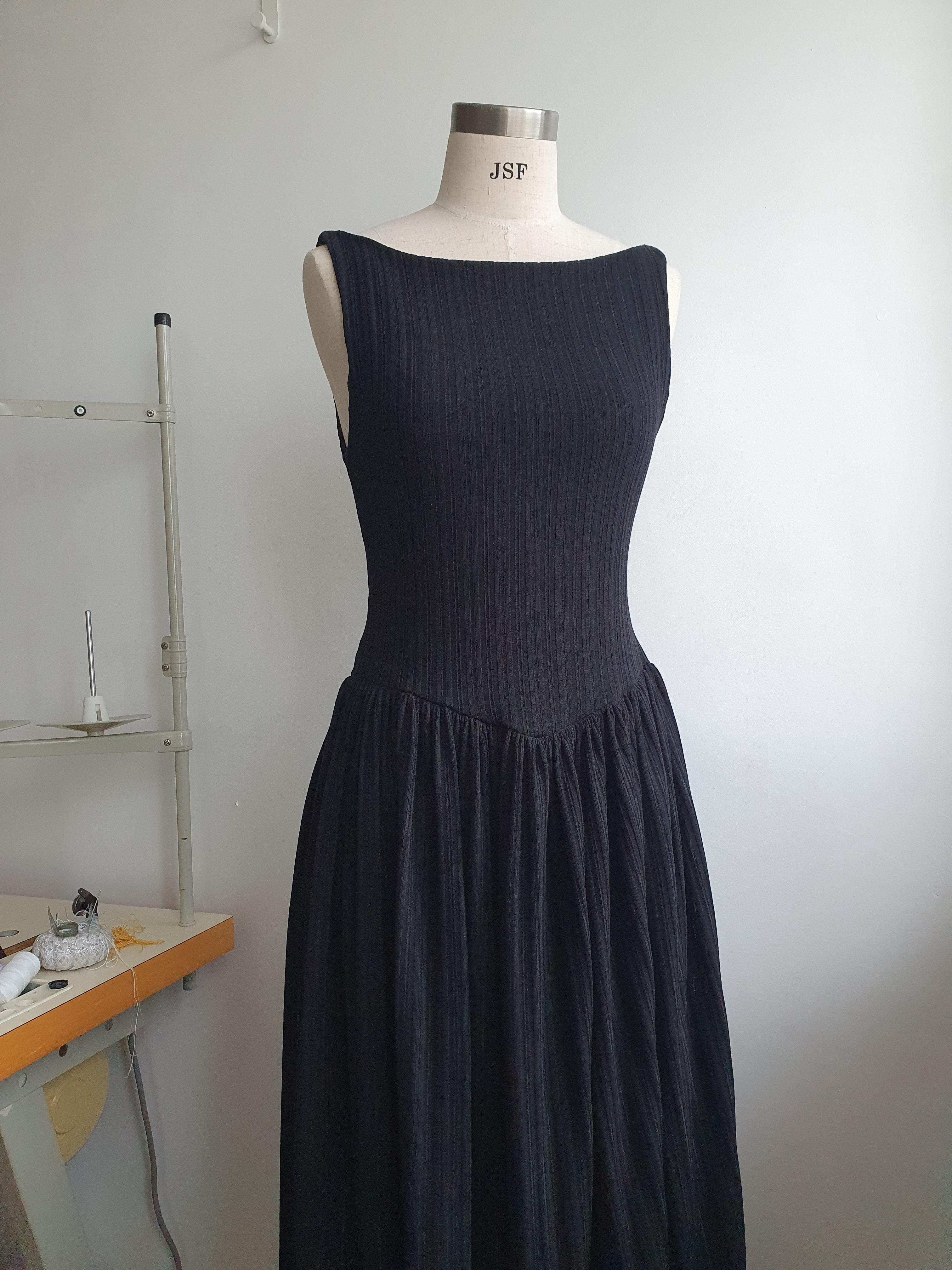 Carrie - Boat neck dress - Black