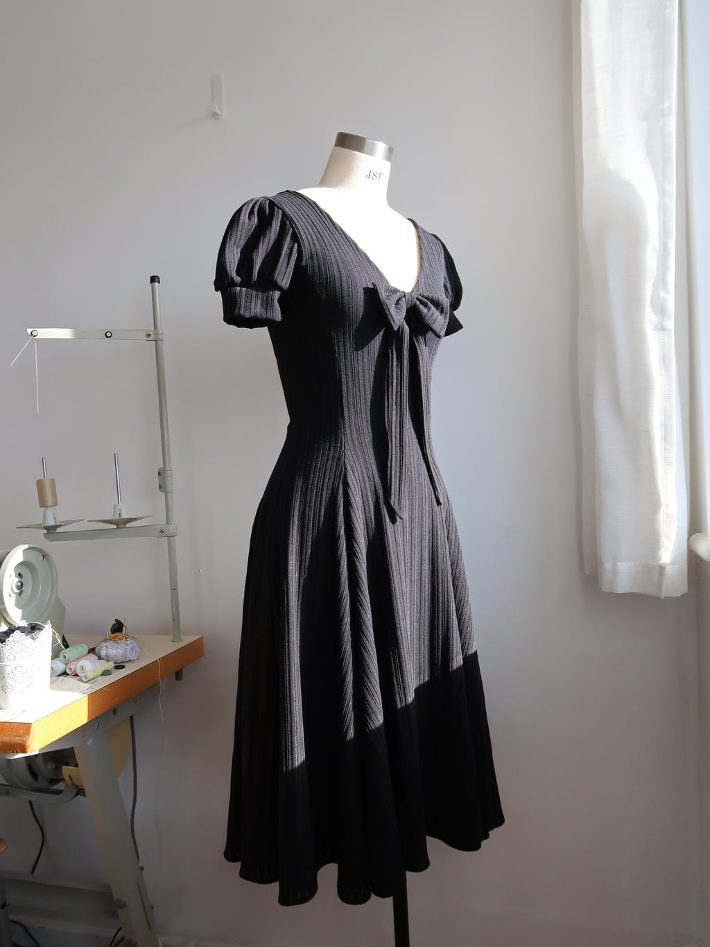 Bella dress in Black